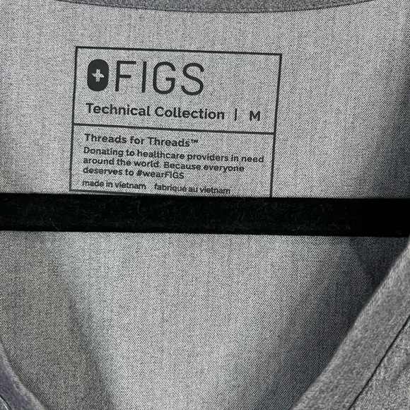 FIGS Casma Women’s Three-Pocket Scrub Top – Graphite - Size Medium - Picture 6 of 7
